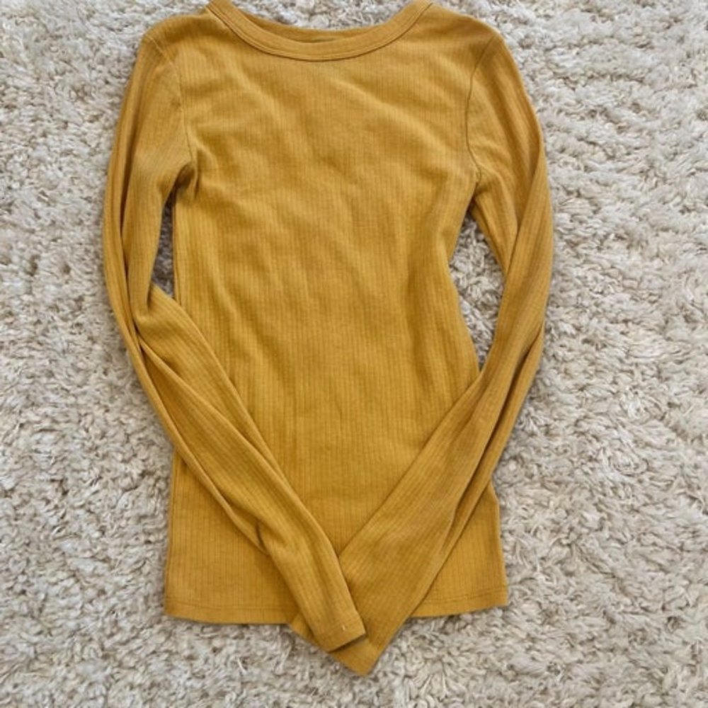 long sleeve, long torso top size: s , y